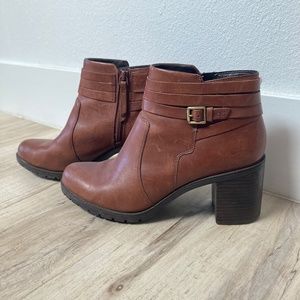 Clarks Women's Malvet Maria Boot/Bootie